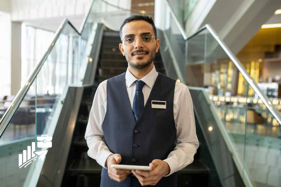 Se busca botones para hotel; apoyo a huéspedes, manejo de equipaje y orientación de servicios