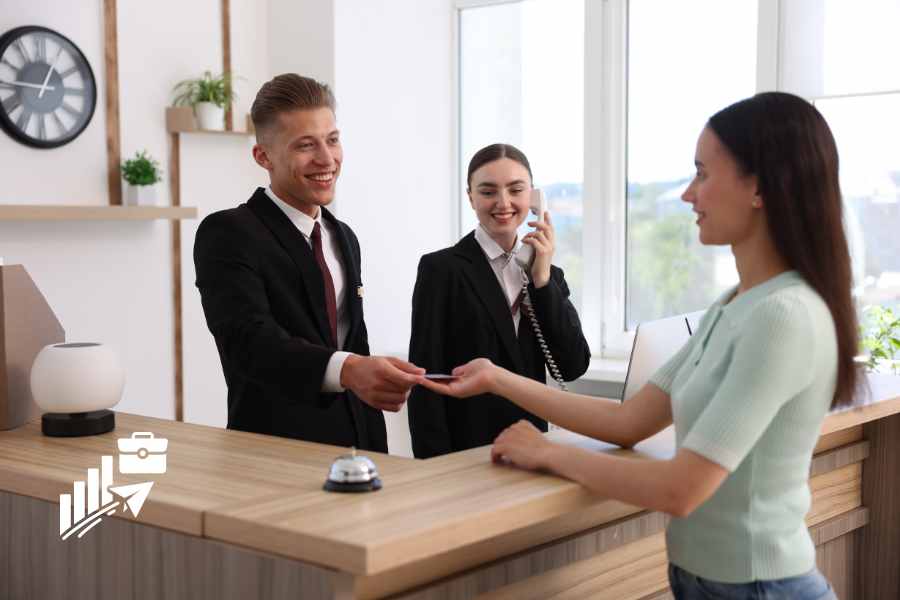 Se busca recepcionista para hotel; registro de huéspedes, orientación y manejo de entradas